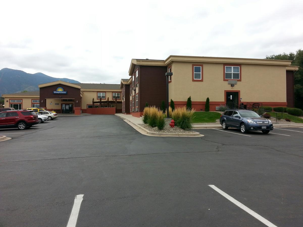 Days Inn By Wyndham Manitou Springs Exteriör bild