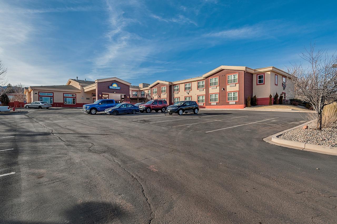 Days Inn By Wyndham Manitou Springs Exteriör bild